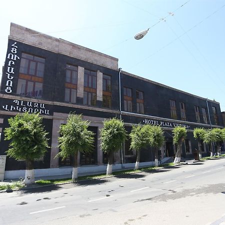 גיומרי Hotel Plaza Viktoria מראה חיצוני תמונה