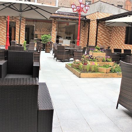 גיומרי Hotel Plaza Viktoria מראה חיצוני תמונה