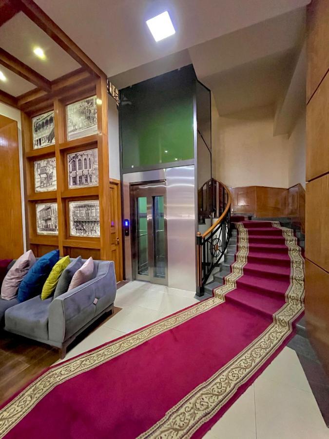 גיומרי Hotel Plaza Viktoria מראה חיצוני תמונה