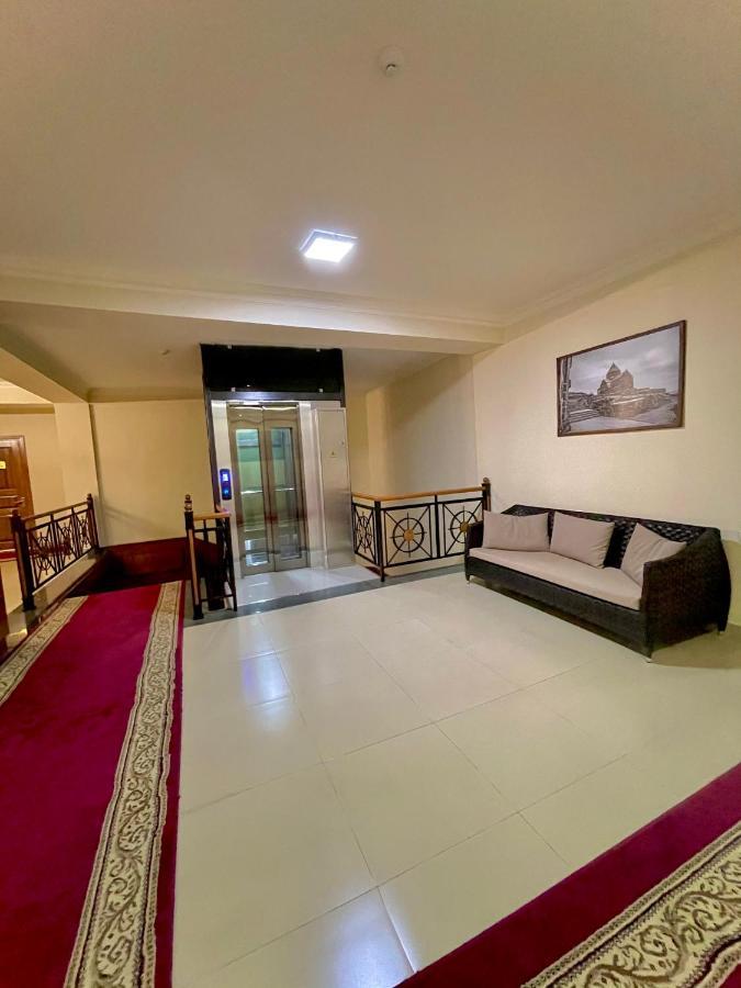 גיומרי Hotel Plaza Viktoria מראה חיצוני תמונה