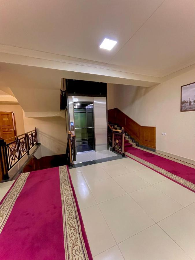 גיומרי Hotel Plaza Viktoria מראה חיצוני תמונה