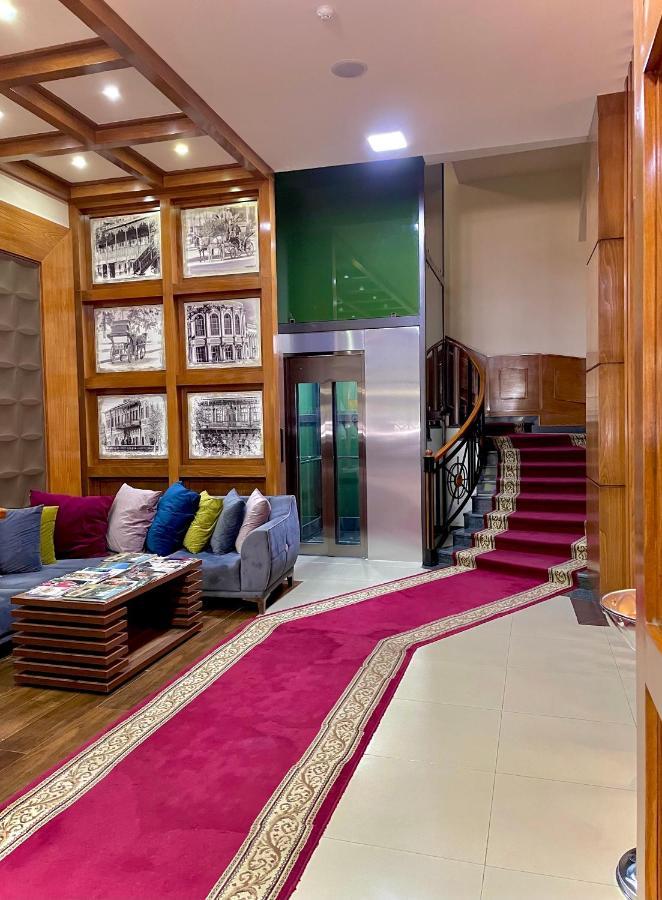 גיומרי Hotel Plaza Viktoria מראה חיצוני תמונה