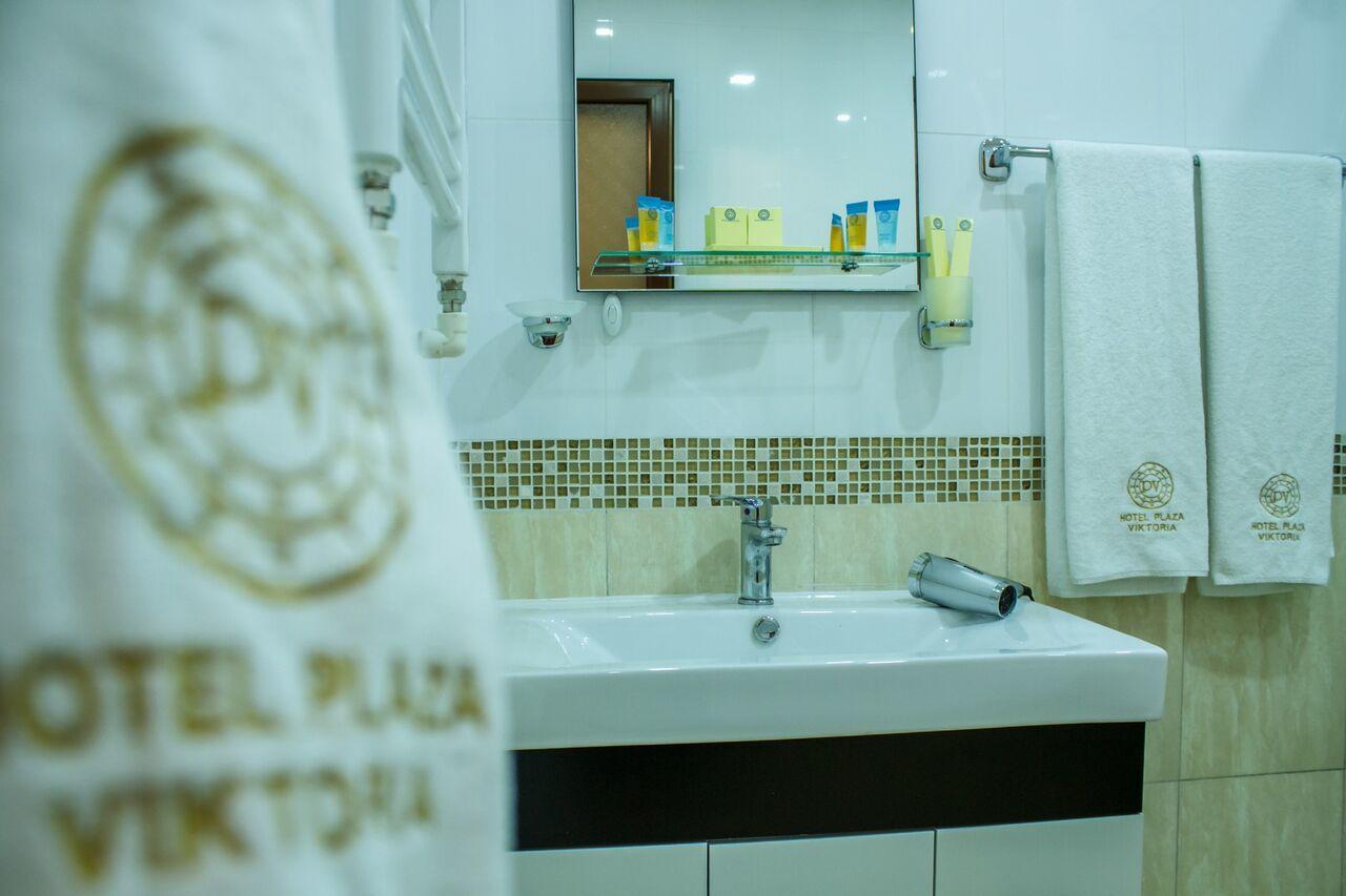 גיומרי Hotel Plaza Viktoria מראה חיצוני תמונה