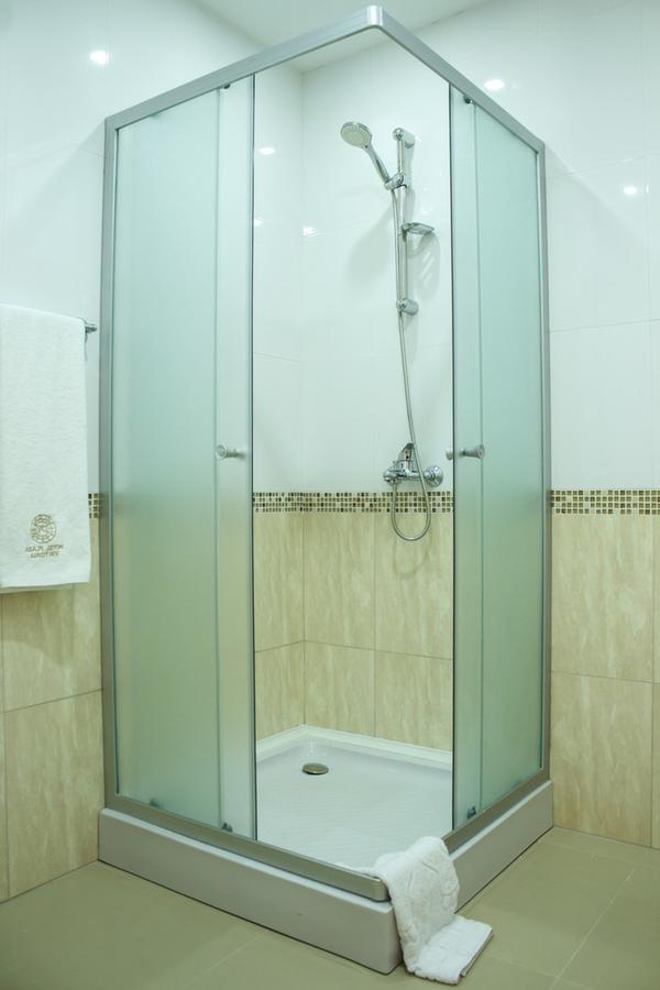 גיומרי Hotel Plaza Viktoria מראה חיצוני תמונה