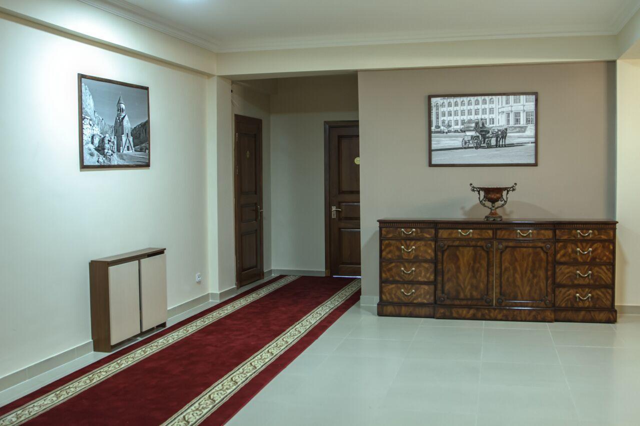 גיומרי Hotel Plaza Viktoria מראה חיצוני תמונה