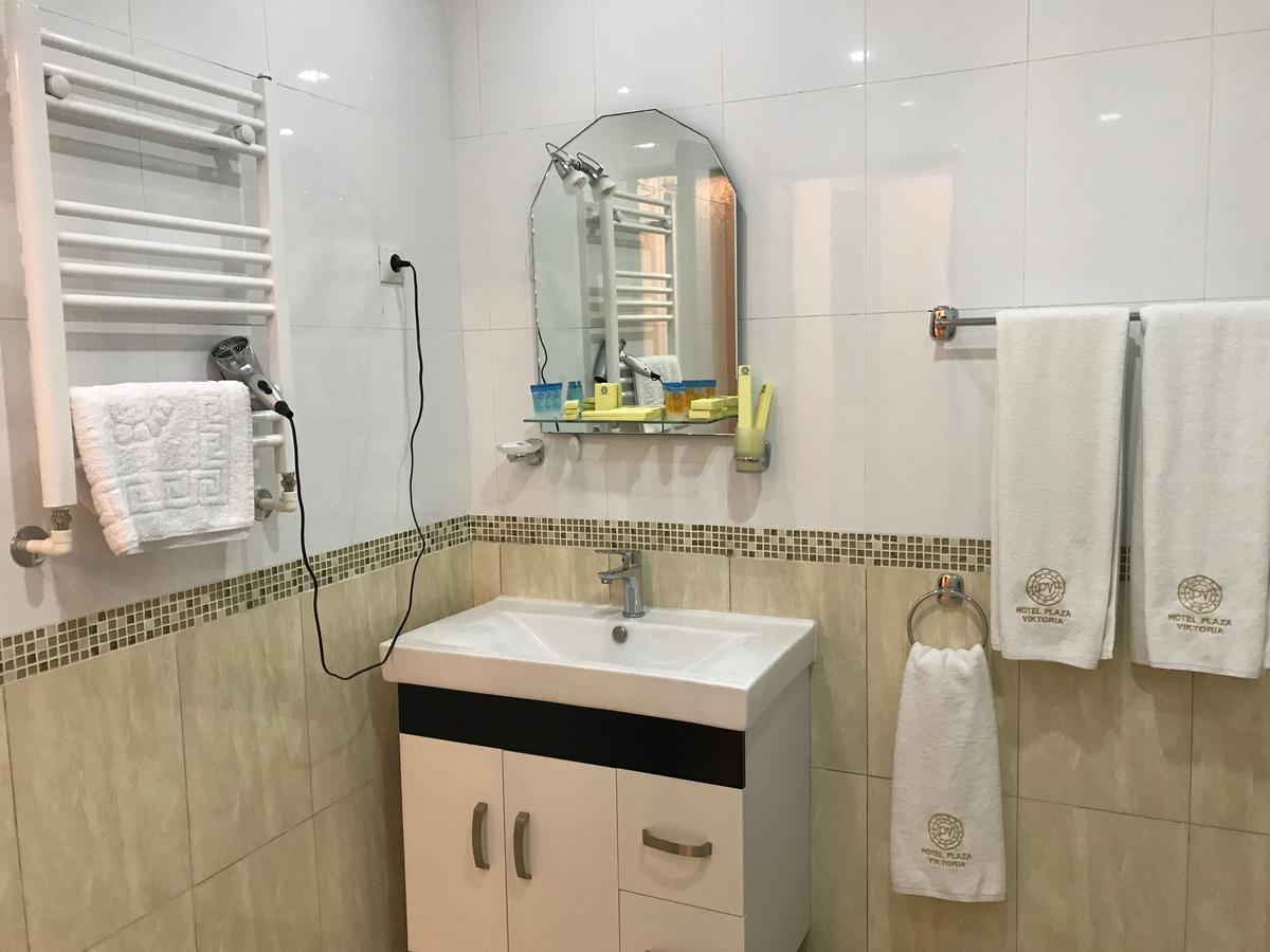 גיומרי Hotel Plaza Viktoria מראה חיצוני תמונה