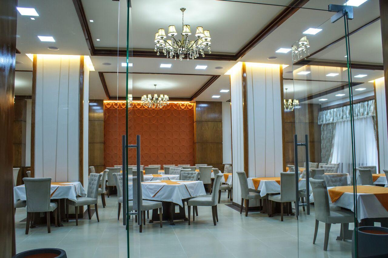 גיומרי Hotel Plaza Viktoria מראה חיצוני תמונה