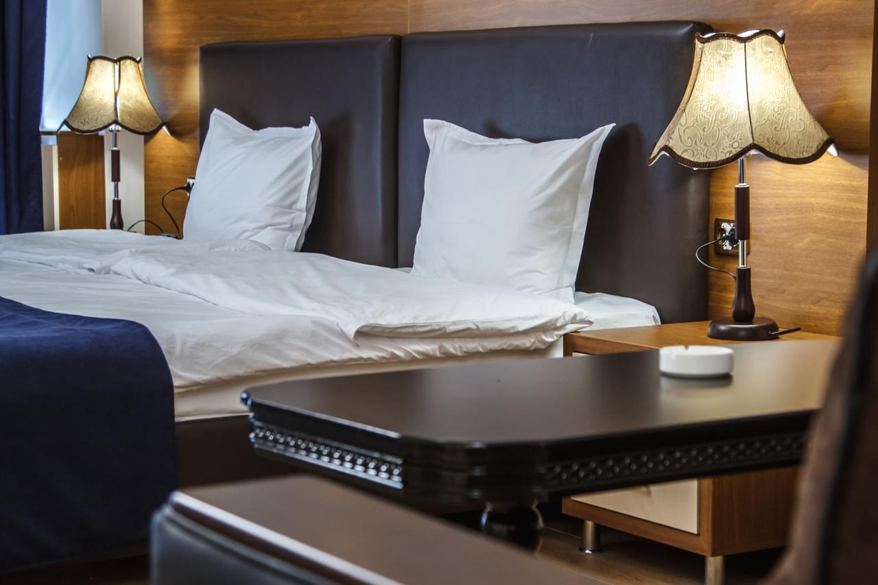גיומרי Hotel Plaza Viktoria מראה חיצוני תמונה