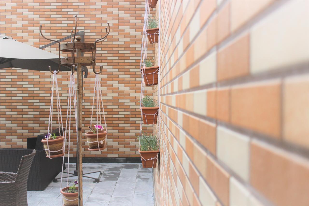 גיומרי Hotel Plaza Viktoria מראה חיצוני תמונה